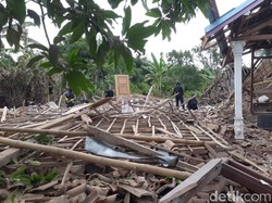Tim Gegana Sisir Lokasi Ledakan Keras di Pasuruan yang Tewaskan 2 Orang