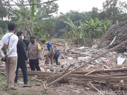 Ledakan Keras Hancurkan Dua Rumah di Pasuruan
