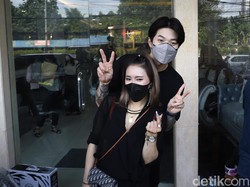 Sudah Vaksinasi, Lee Jeong Hoon Ditagih Istri Liburan ke Korea