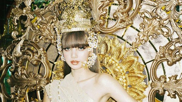 Potret Menawan Lisa BLACKPINK yang Baru Rilis Debut Solo