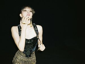 Lisa BLACKPINK Sukses Pecahkan Rekor Taylor Swift di YouTube Lisa BLACKPINK Sukses Pecahkan Rekor Taylor Swift di YouTube