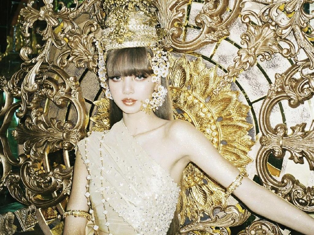 Adu Gaya Lisa BLACKPINK & Minnie (G)I-DLE Pakai Baju Tradisional Thailand