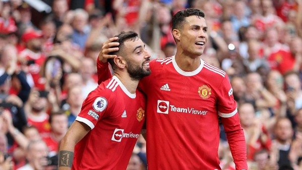 MANCHESTER, ENGLAND - SEPTEMBER 11: Bruno Fernandes of Manchester United celebrates with Cristiano Ronaldo after scoring their sides third goal during the Premier League match between Manchester United and Newcastle United at Old Trafford on September 11, 2021 in Manchester, England. (Photo by Clive Brunskill/Getty Images)