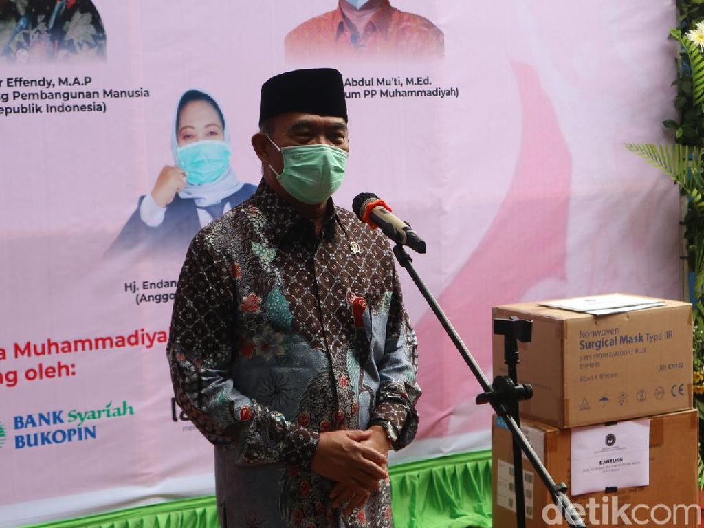 Menko PMK Singgung Kesadaran Masyarakat soal Transisi Pandemi ke Endemi Menko PMK Singgung Kesadaran Masyarakat soal Transisi Pandemi ke Endemi