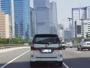 Kata Polisi soal Mobil Pelat Putih Teks Hitam yang Nongol di Jakarta Kata Polisi soal Mobil Pelat Putih Teks Hitam yang Nongol di Jakarta