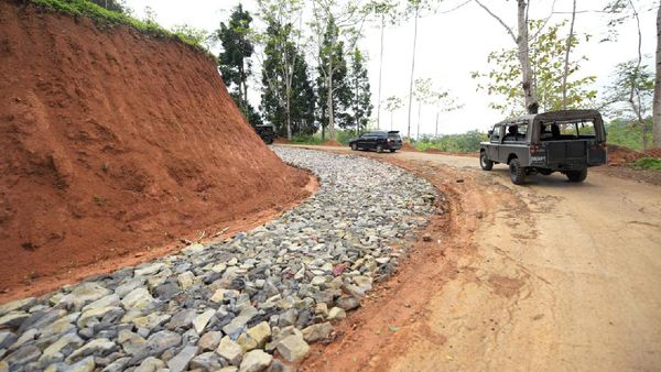 Pemprov Jabar Kebut Pembangunan Jalur Tengah Selatan