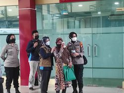 Tangis Keluarga Iringi Penyerahan Jenazah Korban Kebakaran Lapas Tangerang