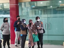 Tangis Keluarga Iringi Penyerahan Jenazah Korban Kebakaran Lapas Tangerang