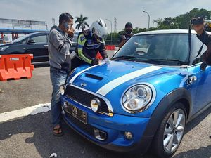 Ganjil Genap di Puncak Bogor, Jangan Tipu Polisi Pakai Nomor Palsu! Ganjil Genap di Puncak Bogor, Jangan Tipu Polisi Pakai Nomor Palsu!
