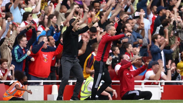 LONDON, ENGLAND - SEPTEMBER 11: Mikel Arteta, Manager of Arsenal  celebrates their sides first goal scored by Pierre-Emerick Aubameyang of Arsenal (not pictured) during the Premier League match between Arsenal and Norwich City at Emirates Stadium on September 11, 2021 in London, England. (Photo by Ryan Pierse/Getty Images)