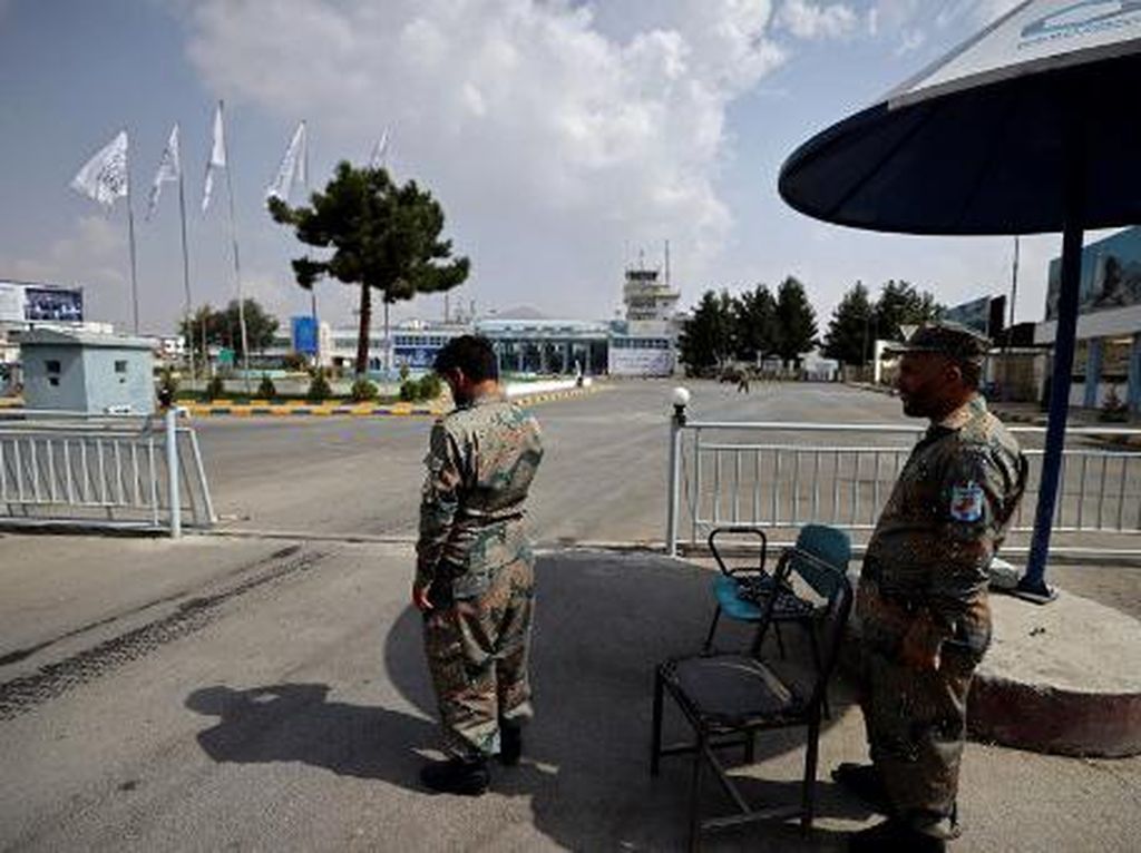 Pertama Sejak Taliban Berkuasa, Polisi Afghanistan Jaga Bandara Kabul Lagi