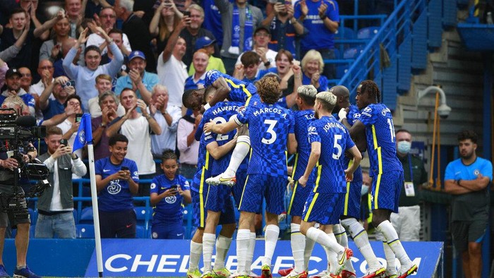 Chelsea players celebrate after Chelseas Mateo Kovacic scored his sides second goal during the English Premier League match between Chelsea and Aston Villa at the Stamford Bridge Stadium in London, Saturday, Sept. 11, 2021. (AP Photo/Ian Walton)