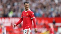 Butuh waktu untuk Ronaldo nyetel lagi dengan Setan Merah. Apalagi Newcastle tampil disiplin di 30 menit awal laga. (Foto: Getty Images/Clive Brunskill)