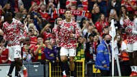 Euforia kian terasa saat CR7 tampil di lapangan untuk pemanasan. (Foto: AP/Rui Vieira)