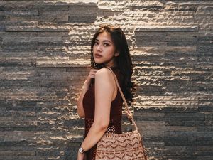 7 Pesona Asisten Cantik Para Artis, Ada yang Disebut Mirip Tatjana Saphira 7 Pesona Asisten Cantik Para Artis, Ada yang Disebut Mirip Tatjana Saphira