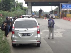 Ganjil Genap di GT Jatiluhur, Pengendara Protes-Parkir Bahu Jalan