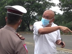 Protes Pengendara yang Ogah Diputar Balik Saat Ganjil Genap di Purwakarta