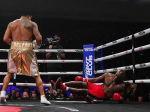 Evander Holyfield Kalah TKO dari Vitor Belfort Evander Holyfield Kalah TKO dari Vitor Belfort