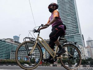Jakarta Masih PPKM Level 3, Kawasan Sudirman-Thamrin Ramai Pesepeda Jakarta Masih PPKM Level 3, Kawasan Sudirman-Thamrin Ramai Pesepeda