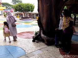 Cerita Warga Gagal Wisata Bersama Keluarga Gegara Batasan Usia