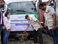 Menkop Lepas Ekspor 44 Ton Briket Arang Balok ke Hongkong & Irak