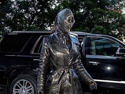 Gaya Horor Kim Kardasahian Tutupi Seluruh Wajah, Disebut Ikut Ritual Setan