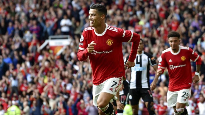 Cristiano Ronaldo tampil digdaya di laga perdananya bersama Manchester United musim ini. CR7 bangga dan bahagia bisa bermain lagi untuk klub lamanya tersebut.