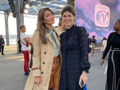 9 Gaya Luna Maya Eksis di NYFW, Hadiri Show Coach Hingga Michael Kors