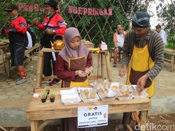 Makan Getuk dan Ngopi  Gratis di Kampung Budaya Piji Wetan Kudus 