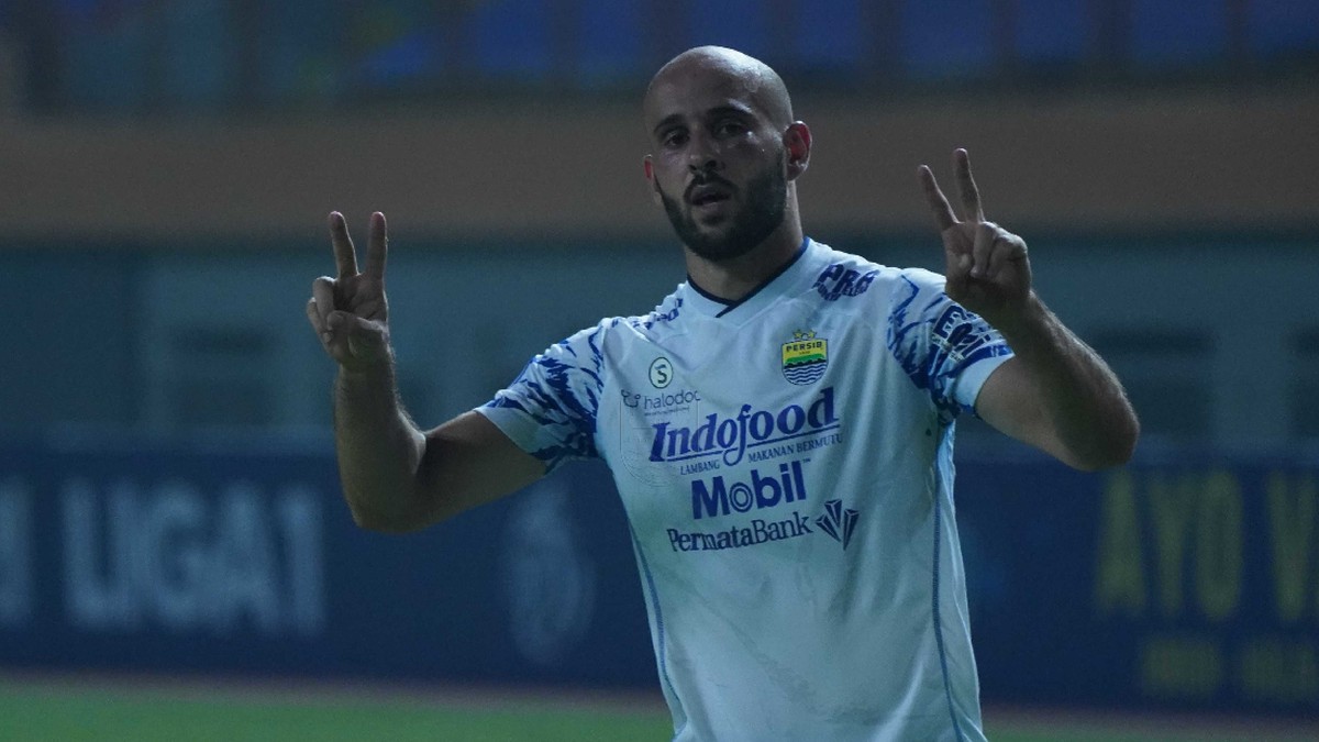 Rashid menjadi pencetak dua gol kemenangan Persib atas Persita. Foto: Dok. Persib/Barly Isham
