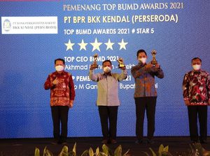 Bupati Kendal Raih Penghargaan TOP Pembina BUMD 2021