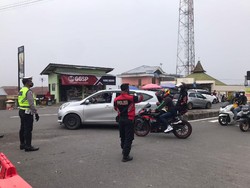 Meski Wisata Belum Buka, Tapi Jalur Sarangan dan Cemoro Sewu Magetan Padat