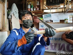 Berhenti Kuliah Gegara Pandemi, Arul Sukses Raup Cuan dari Miniatur Pesawat