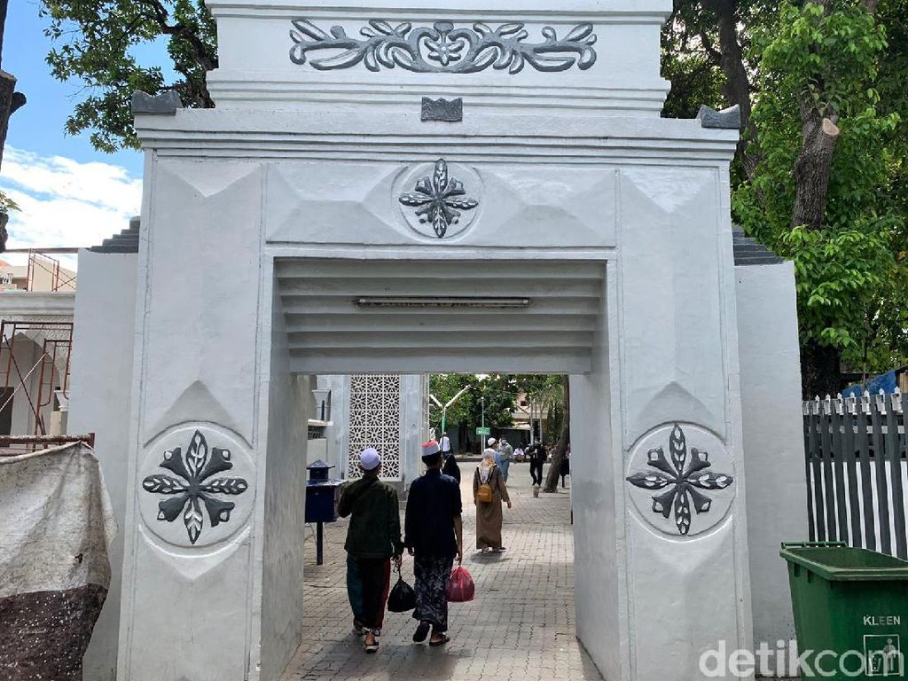 Sudah Tahu 5 dari 9 Makam Wali Songo Ada di Jawa Timur? Di Mana Saja?