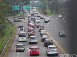 Tabrakan Beruntun 6 Kendaraan di Cipularang, Lalin Macet Panjang