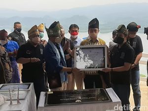 Kunjungi Desa Wisata di Riau, Sandiaga Targetkan Ikan Patin Gantikan Salmon