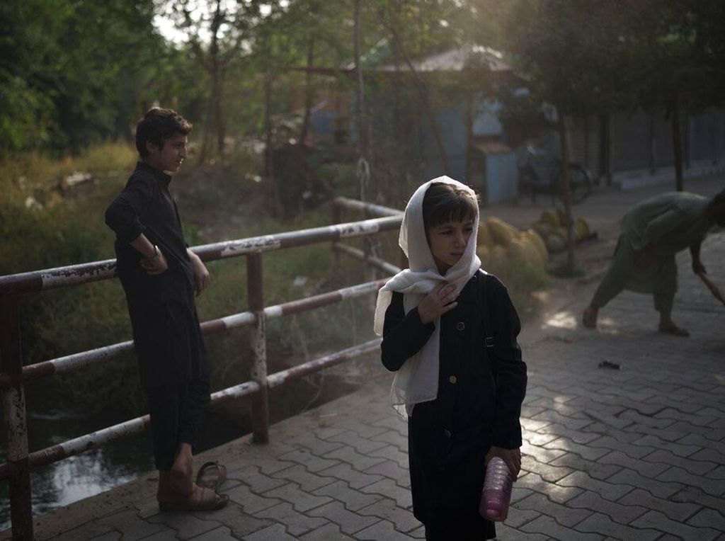 Tokoh Taliban Sebut Wanita Tak Bisa Kerja Bareng Pria, China Tutup Sekolah