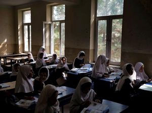 Horee! Anak Perempuan Afghanistan Kembali ke Sekolah Horee! Anak Perempuan Afghanistan Kembali ke Sekolah