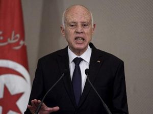 Presiden Tunisia Pecat PM di Tengah Hantaman Masalah Ekonomi Presiden Tunisia Pecat PM di Tengah Hantaman Masalah Ekonomi