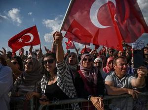 Ribuan Warga Demo Gegara Turki Wajibkan Vaksin COVID-19 untuk Beraktivitas Ribuan Warga Demo Gegara Turki Wajibkan Vaksin COVID-19 untuk Beraktivitas