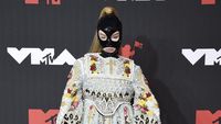 9 Artis Berbusana Terburuk di MTV VMA 2021, Doja Cat Hingga Charli XCX