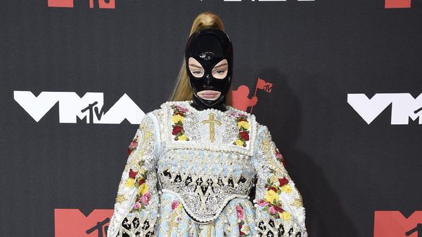 9 Artis Berbusana Terburuk di MTV VMA 2021, Doja Cat Hingga Charli XCX