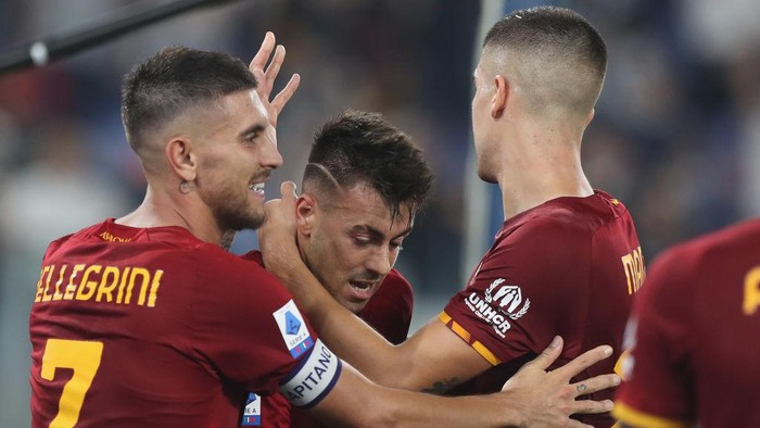 ROME, ITALY - SEPTEMBER 12:  Stephan El Shaarawy of AS Roma celebrates after scoring the teams second goal during the Serie A match between AS Roma and US Sassuolo at Stadio Olimpico on September 12, 2021 in Rome, Italy  (Photo by Paolo Bruno/Getty Images)