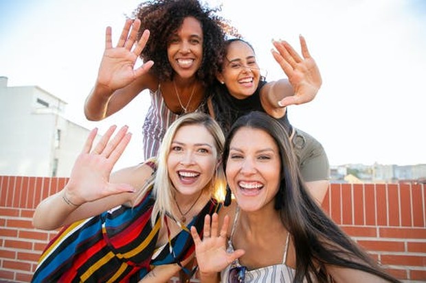 Berteman dengan orang-orang yang memiliki positive vibes