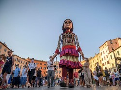 Lintasi Eropa, Boneka Raksasa Pengungsi Suriah Sampaikan Sebuah Pesan
