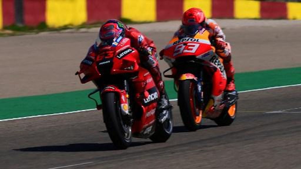 Serangan Bertubi-tubi Marquez untuk Bagnaia di MotoGP Aragon