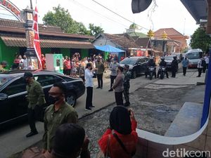 Jokowi Kunjungi Lokasi Vaksinasi Door to Door di Klaten