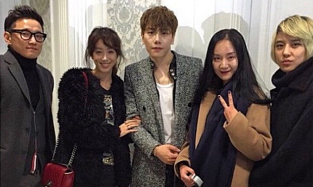 Jung Ryeowon berfoto dengan Park Hyo Shin