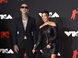 Kourtney Kardashian Diminta Minum Sperma Agar Hamil, Pakar: Tak Masuk Akal!