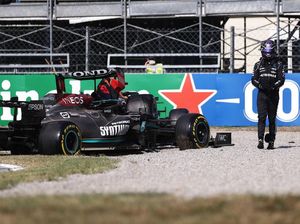 F1 GP Italia: Halo Selamatkan Hamilton Saat Crash dengan Verstappen F1 GP Italia: Halo Selamatkan Hamilton Saat Crash dengan Verstappen